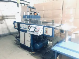 Термоформовочный станок HongHua HSC-510570