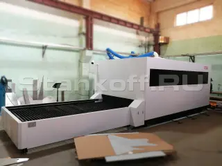 Оптоволоконный лазер для резки металла в защитной кабине XTC-2040G/4000 IPG