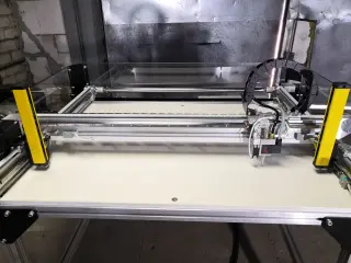 Клеевая координатная машина с программным управлением CN-GLUER 70100