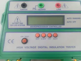 Цифровой измеритель изоляции мегаометр SEW 4103 IN