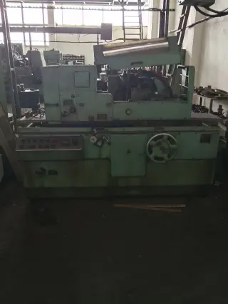 Резьбошлифовальный станок 5822М