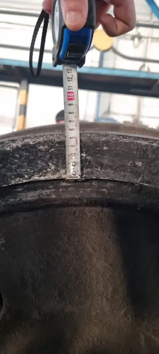 Колёсные пары тепловоза с буксами