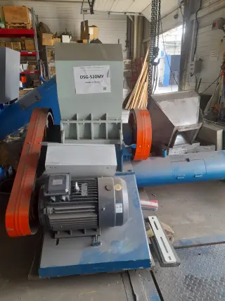 Роторная дробилка DSG 520MY c моющим шнеком для биг-бегов, пленок, мешков