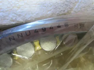Подшипники NNU4944