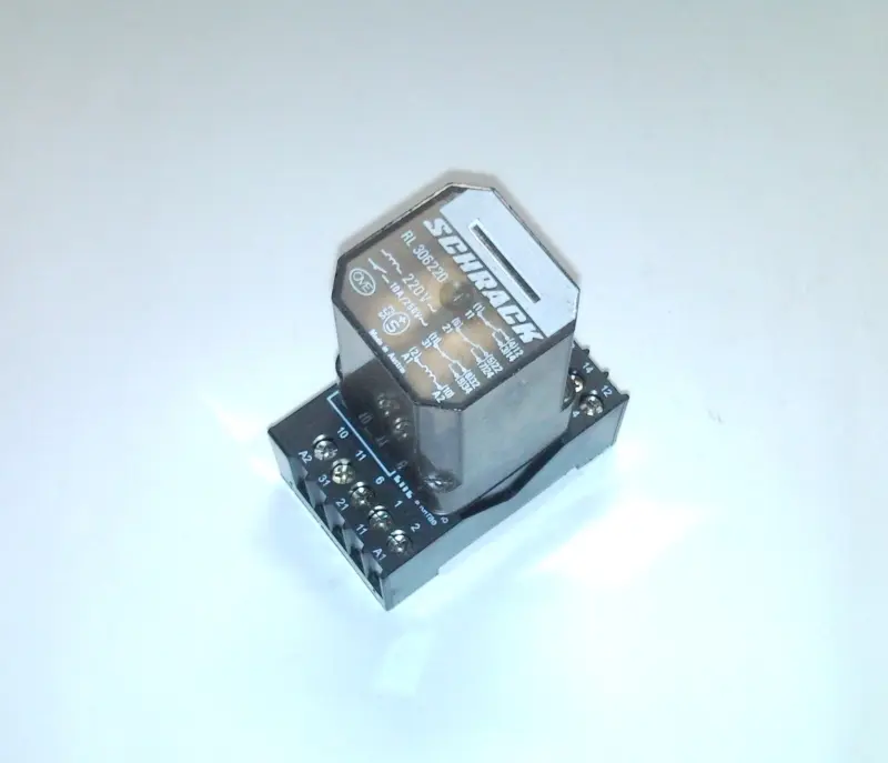 Реле Schrack RL306 с монтажной колодкой