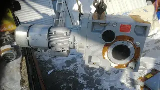 Мотор-редуктор Bonfiglioli A70 4UR S3 i-238.6, двиг 2.2 квт