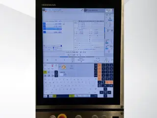 4-осевой вертикальный обрабатывающий центр EMCO Emcomill EM 1200