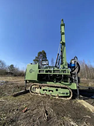 Дизельная самоходная буровая установка на гусеничном ходу