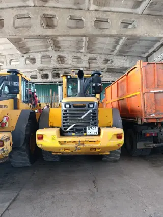 Фронтальный погрузчик Volvo L120F