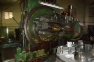 Зубофрезерный вертикальный станок TOS FO-16
