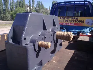 Редуктор цилиндрический двухступенчатый Ц2У‑400‑25‑11 ЦЦ У2