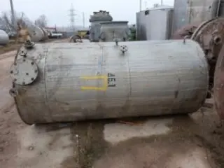 Емкость нержавеющая, объем — 3 куб.м., вертикальная