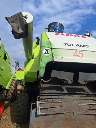 Зерноуборочный комбайн Claas Tukano 450
