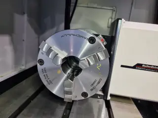 Вертикально обрабатывающий центр с ЧПУ Doosan DNM 4500