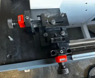 Усозарезной торцовочный двухпильно-сверлильный станок AHC Makina Alu200PRO