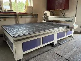 Фрезерный станок с ЧПУ ACCTEK AKM2030