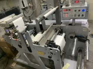 Перемоточно высекальная машина DK 320G Bronko