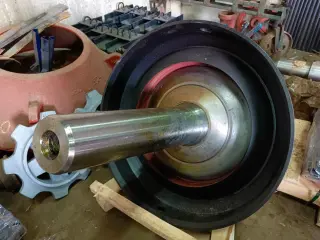 Конус дробящий в сборе КСД-900, СМД-120