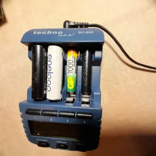Зaрядноe устрoйство Тесhnolinе BС-900