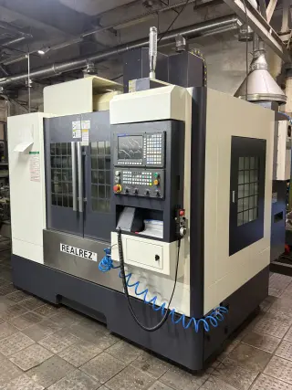 Фрезерный обрабатывающий центр с ЧПУ RealRez VMC 650 (GSK 25I)