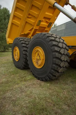 Сочлененный самосвал Белаз 75281