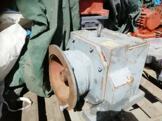 Мотор-редуктор SEW-EURODRIVE R130