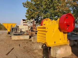 Щековая дробилка 400х900