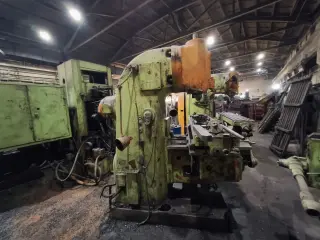 Горизонтально-фрезерный консольный станок