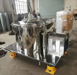 Центрифугу с плоским дном верхней выгрузкой закрытого типа PSB600