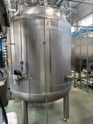 Комплектная линия розлива газ. и негаз. воды 6000 бут/час в ПЭТ 1,5л, 8000 бут/час 075л