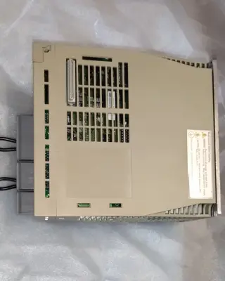 Сервопривод SERVOPACK YASKAWA MODEL : SGDH-05 DE