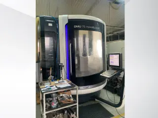 5-осевой вертикальный обрабатывающий центр DMG MORI DMU 75
