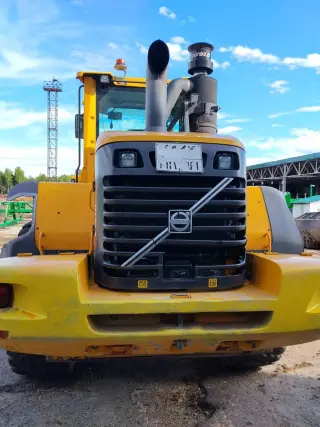 Фронтальный погрузчик Volvo L120F