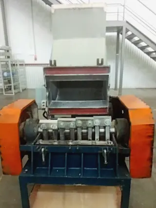 Дробилка SWP-720 для пластика, 22 кВт, каскадные ножи, Б/У