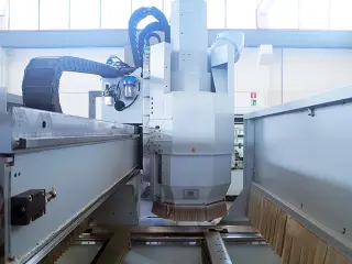 Пятиосевой деревообрабатывающий центр с ЧПУ HOMAG BMG 311 Venture 316L