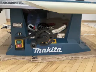 Распиловочный станок Makita MLT100