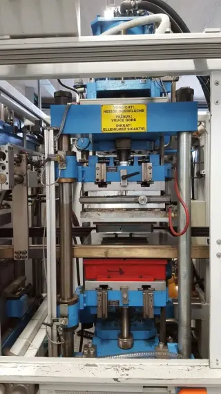 Формовочную линию Kiefel. Отличное состояние. Рабочая