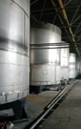 Емкости нержавеющие, объем -75 куб.м., вертикальные
