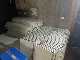 Стеллажи торговые металлические 1850мм x 1250мм,5 полок-3500р м.п