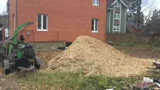 Аренда измельчителя древесины и веток