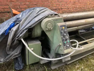 Трехвалковые вальцы листогибочные