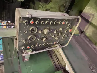 Продаю продольно-фрезерный станок 6620