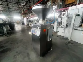 Шприц вакуумный с перекрутчиком Frey F50