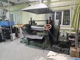 Вальцы 1 метр китай для резины. Можно сразу загружать 60 кг каучука