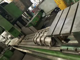 Станок продольный фрезерно-расточной 6м610