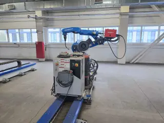Робототехнический комплекс сварки на базе робота CRP RH20-06W, мало