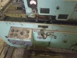 Универсальный резьбошлифовальный станок 5822