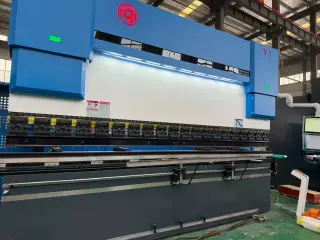 сервогидравлический гибочный станок с ЧПУ WE67K100T3200