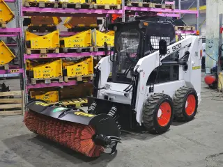 Щётка дорожная для мини-погрузчика Bobcat, Liugong, Lonking и другие