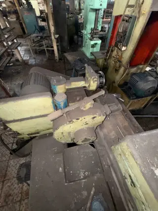 Круглошлифовальный полуавтомат 3А151